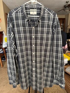 Men’s Gray Plaid Button-Down Shirt